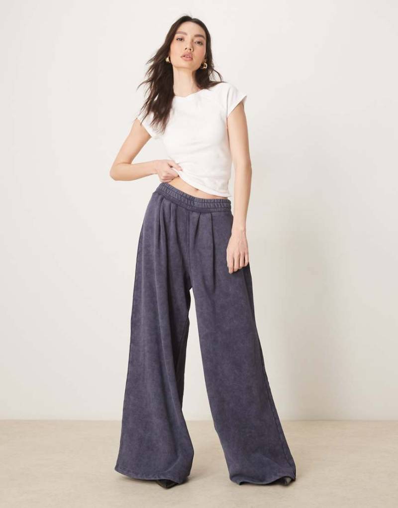 ASOS DESIGN - Oversize-Jogginghose in verwaschenem Marineblau mit weitem Bein, Kombiteil-Grau von ASOS DESIGN