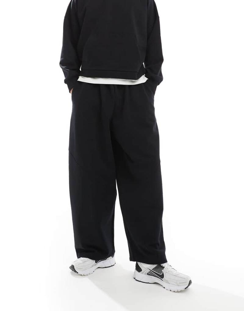 ASOS DESIGN - Oversize-Jogginghose aus schwerem Material in Schwarz in Schwarz mit Ballonschnitt und Ziernaht, Kombiteil von ASOS DESIGN