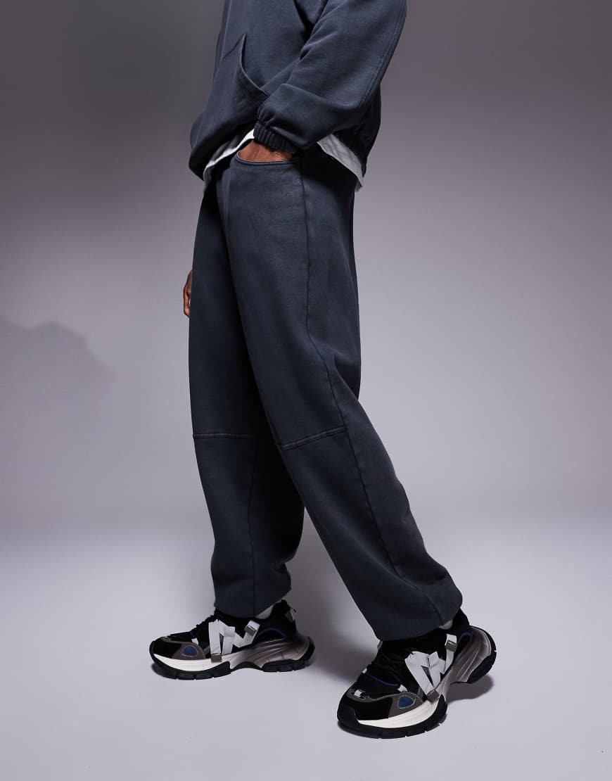 ASOS DESIGN - Oversize-Joggingshose in verwaschenem Schwarz mit Kontrastnaht-Grau von ASOS DESIGN