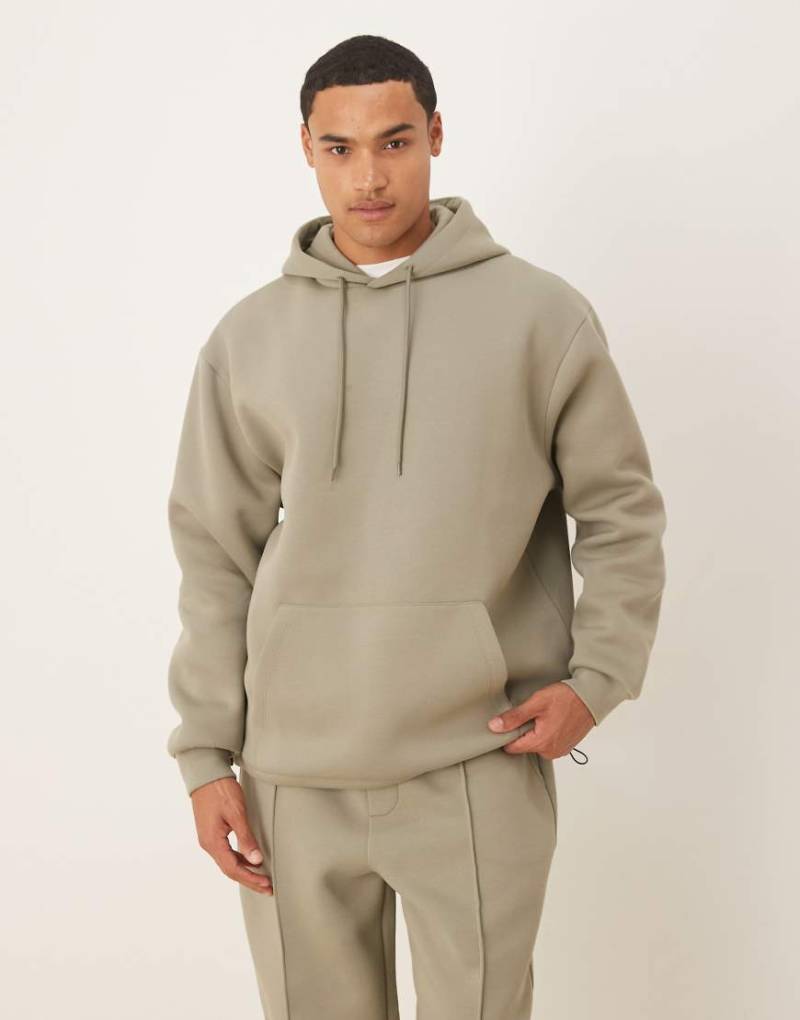 ASOS DESIGN - Locker geschnittener Kapuzenpullover aus schwerem, neoprenartigem Stoff in Khaki mit festem Saum und Tunnelzug-Grün von ASOS DESIGN