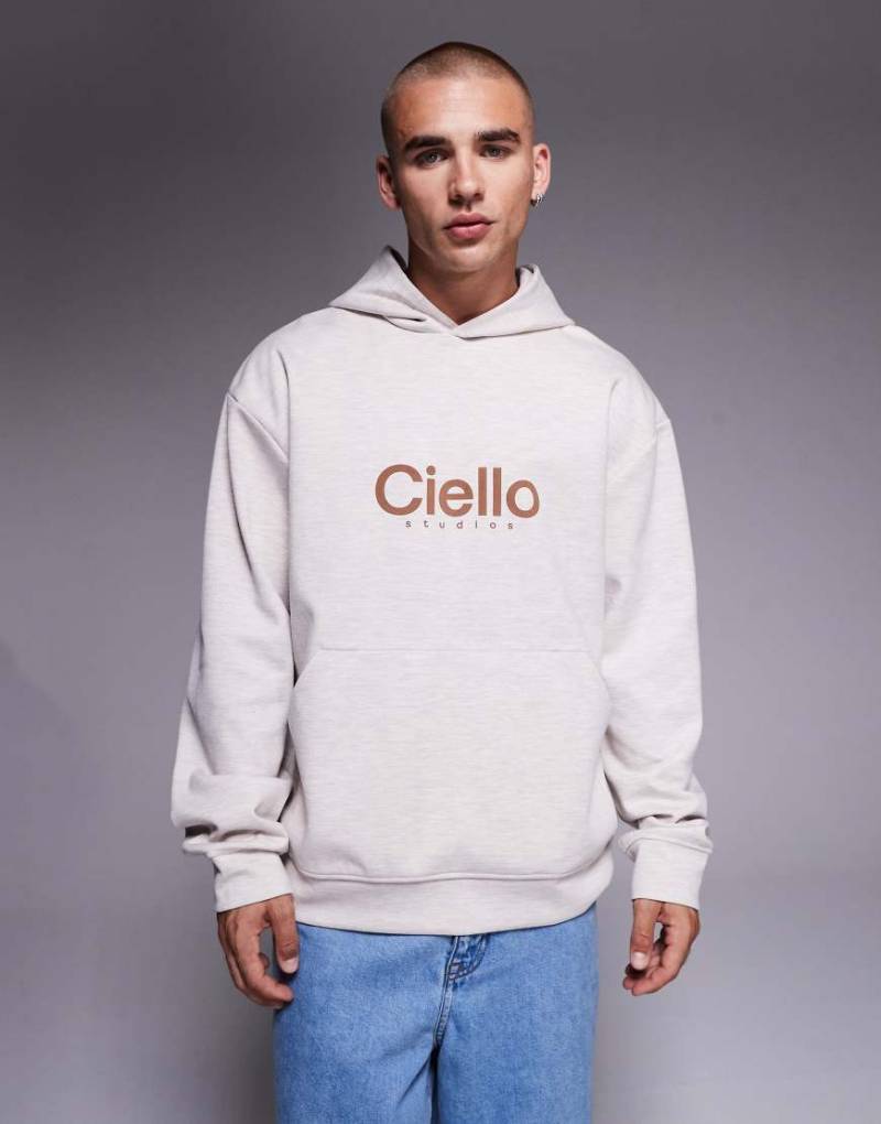 ASOS DESIGN - Oversize-Kapuzenpullover aus Neopren in hafergrau meliert mit Brustprint-Neutral von ASOS DESIGN