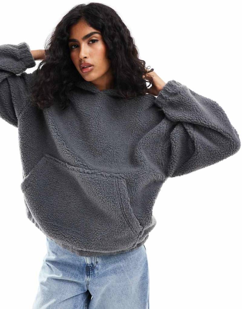 ASOS DESIGN - Oversize-Kapuzenpullover aus Teddyfell in Anthrazit-Neutral von ASOS DESIGN