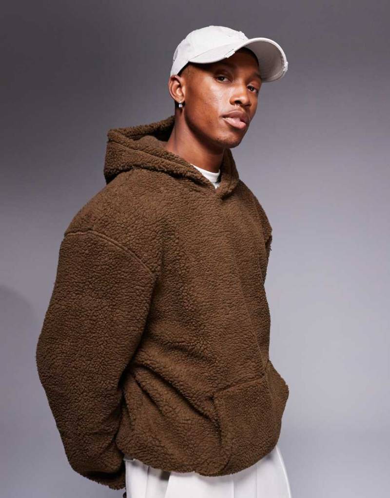 ASOS DESIGN - Oversize-Kapuzenpullover aus Teddyfell in Braun von ASOS DESIGN