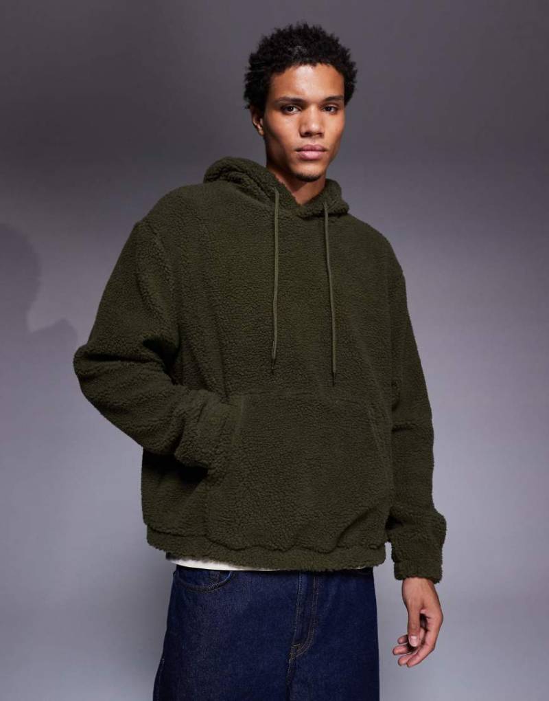 ASOS DESIGN - Locker geschnittener Kapuzenpullover aus Teddyfell in Dunkelgrün von ASOS DESIGN