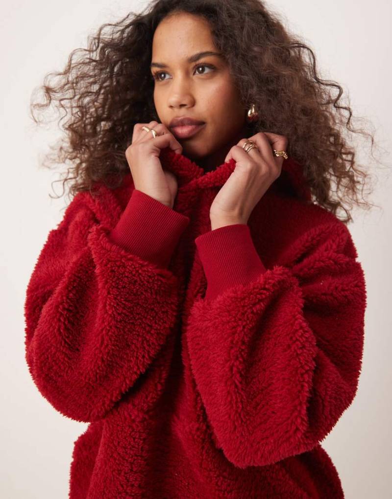ASOS DESIGN - Oversize-Kapuzenpullover aus Teddyfell in Rot von ASOS DESIGN