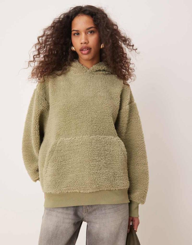 ASOS DESIGN - Oversize-Kapuzenpullover aus Teddyfell in Salbeigrün von ASOS DESIGN