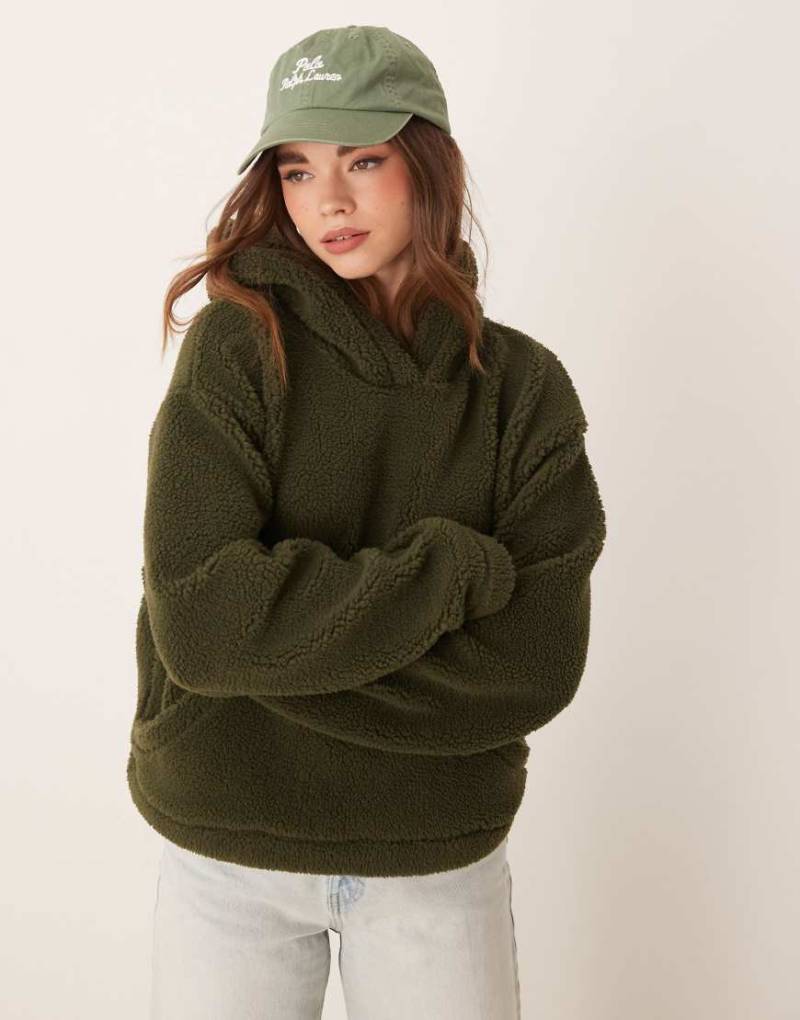 ASOS DESIGN - Oversize-Kapuzenpullover aus Teddyfell in Tannengrün von ASOS DESIGN