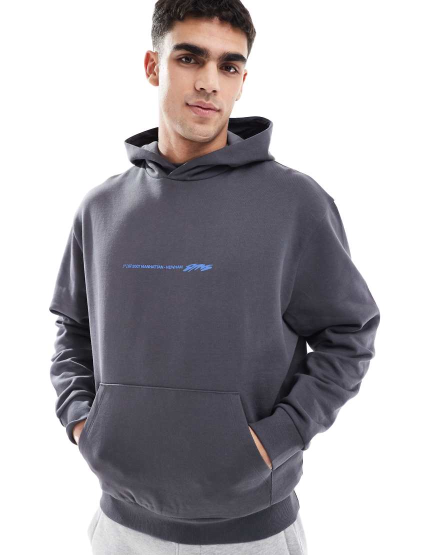 ASOS DESIGN - Oversize-Kapuzenpullover in Anthrazit mit Textprint vorne und am Rücken-Grau ASOS DESIGN - Oversize-Kapuzenpullover in Anthrazit mit Textprint vorne und am Rücken-Grau von ASOS DESIGN