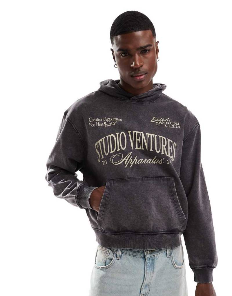 ASOS DESIGN - Oversize-Kapuzenpullover in Grau mit Acid-Waschung und Print auf der Vorderseite von ASOS DESIGN