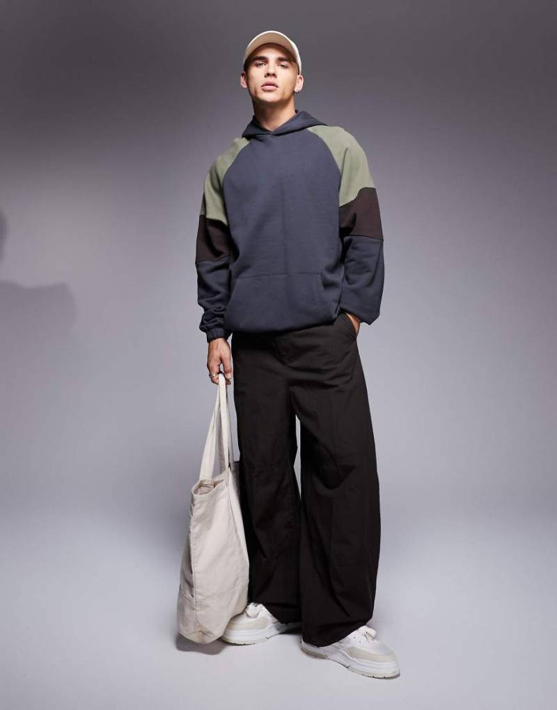 ASOS DESIGN - Oversize-Kapuzenpullover in Khaki mit Blockfarbendesign-Grün von ASOS DESIGN