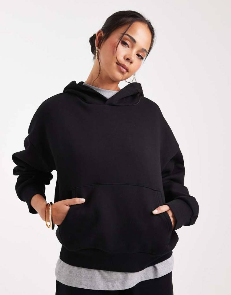 ASOS DESIGN - Oversize-Kapuzenpullover in Schwarz mit weicher Innenseite von ASOS DESIGN