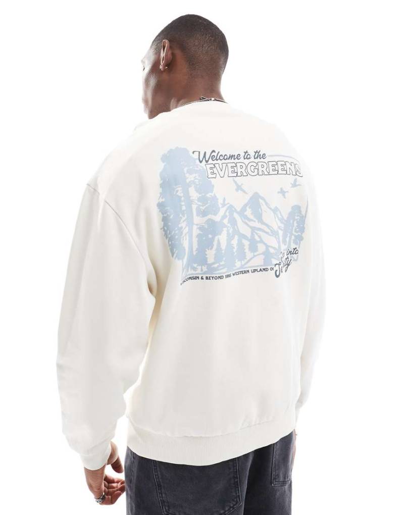 ASOS DESIGN - Oversize-Kapuzenpullover in gebrochenem Weiß mit Landschafts-Rückenprint-Grau von ASOS DESIGN