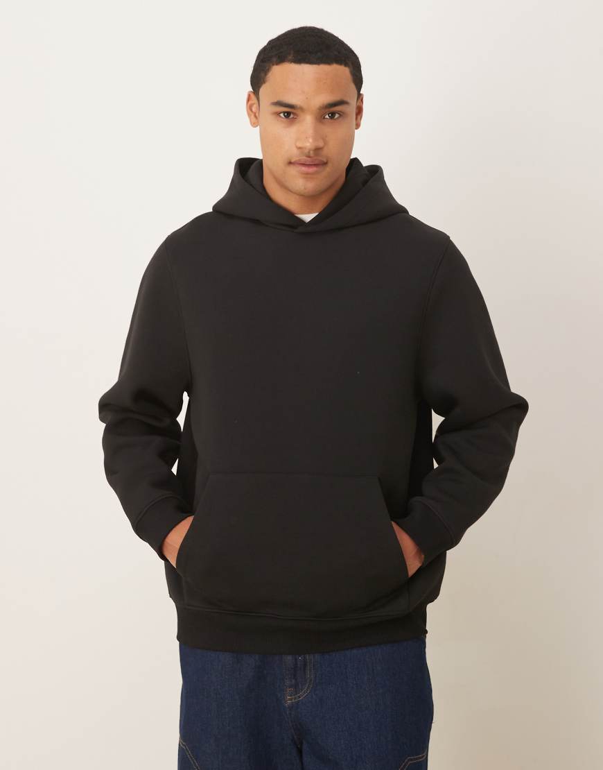 ASOS DESIGN - Locker geschnittener Kapuzenpullover aus schwerem, neoprenartigem Stoff in Schwarz von ASOS DESIGN