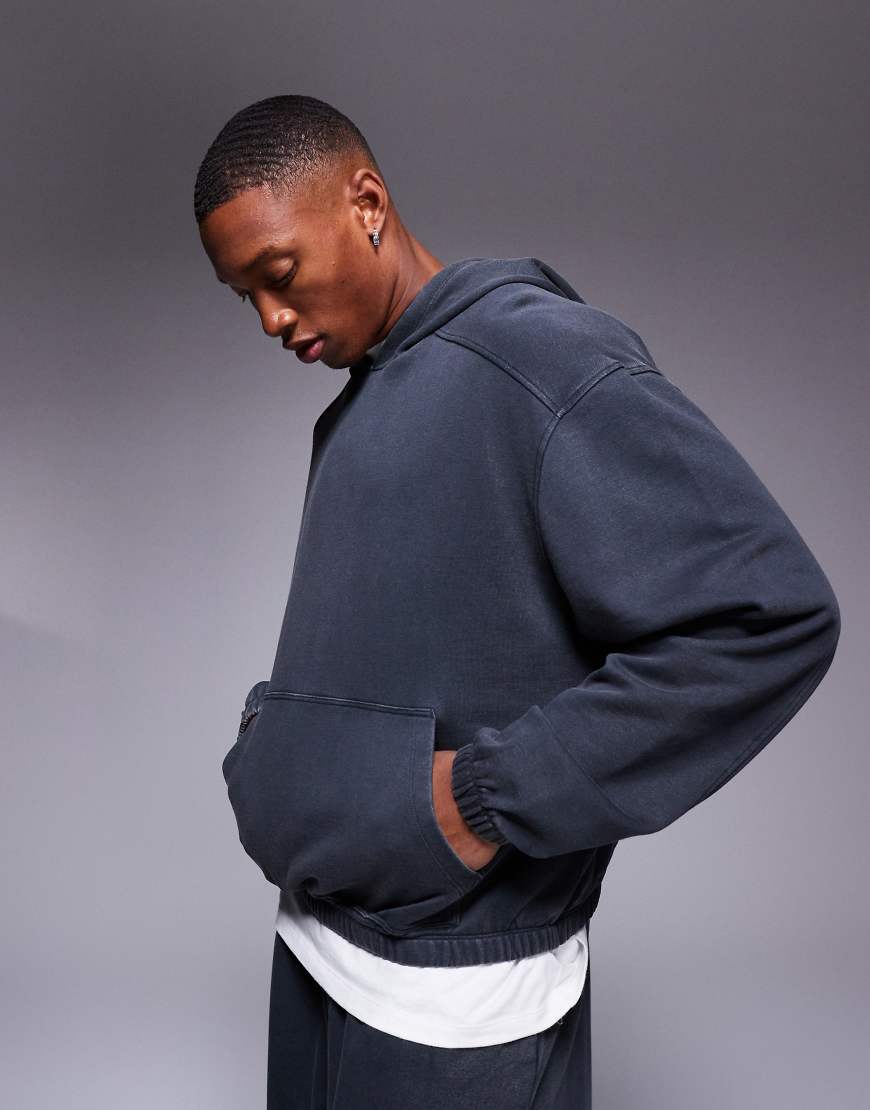 ASOS DESIGN - Oversize-Kapuzenpullover in verwaschenem Schwarz mit Kontrastnaht-Grau ASOS DESIGN - Oversize-Kapuzenpullover in verwaschenem Schwarz mit Kontrastnaht-Grau von ASOS DESIGN