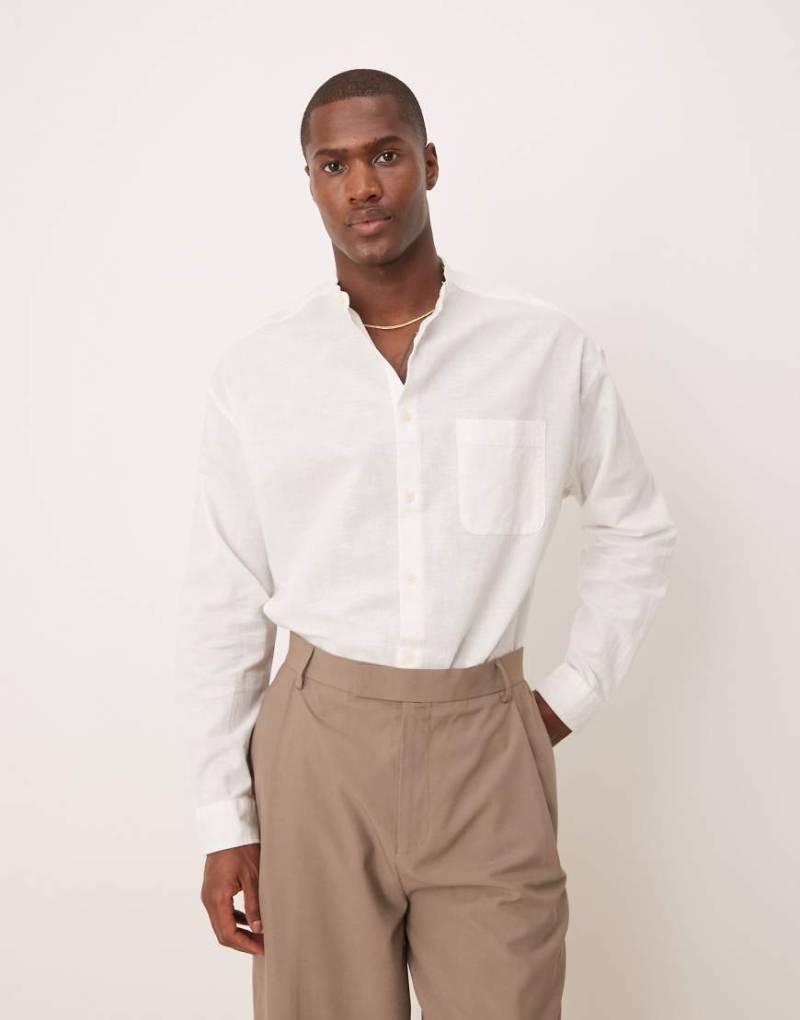 ASOS DESIGN - Oversize-Hemd aus Leinenmix im Weiß im 90er-Stil von ASOS DESIGN
