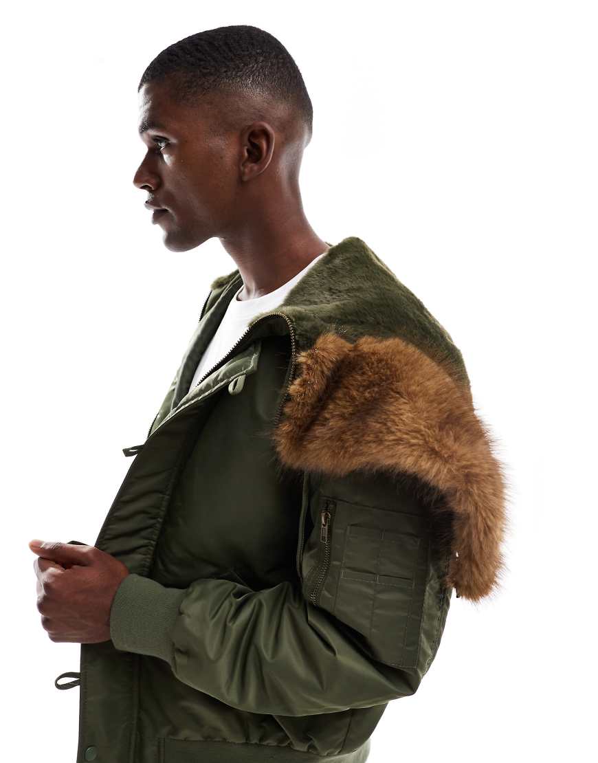ASOS DESIGN - Oversize-MA1-Bomberjacke in Khaki mit Kapuze mit Kunstpelzbesatz-Grün von ASOS DESIGN