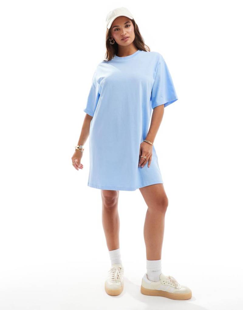 ASOS DESIGN - Oversize-Mini-T-Shirt-Kleid in Babyblau von ASOS DESIGN