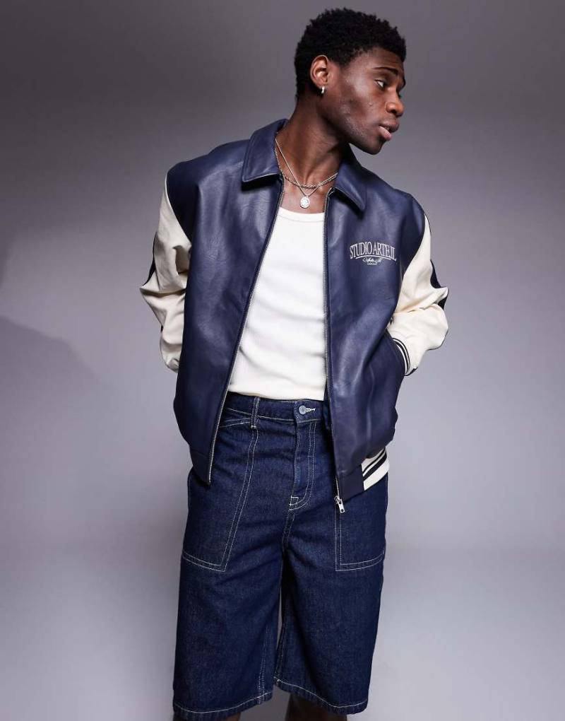 ASOS DESIGN - Oversize-Motocross-Jacke aus Kunstleder in Marineblau mit Kontrastärmeln von ASOS DESIGN