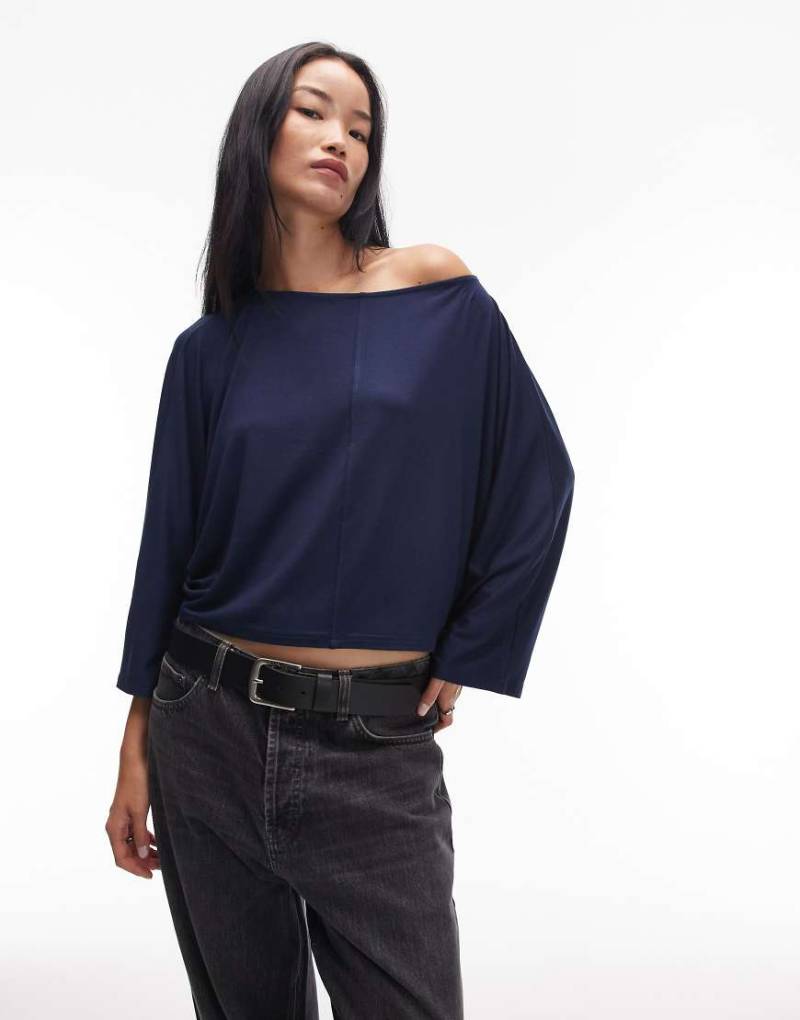ASOS DESIGN - Oversize-Oberteil in Marineblau mit Fledermausärmeln von ASOS DESIGN
