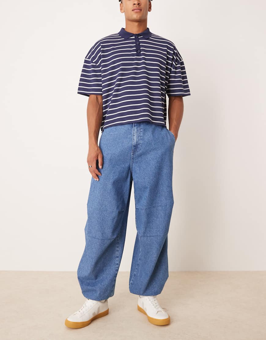 ASOS DESIGN - Oversize-Parachute-Jeans in mittelblauer Waschung mit Kordelzug und kontrastierenden Nähten von ASOS DESIGN