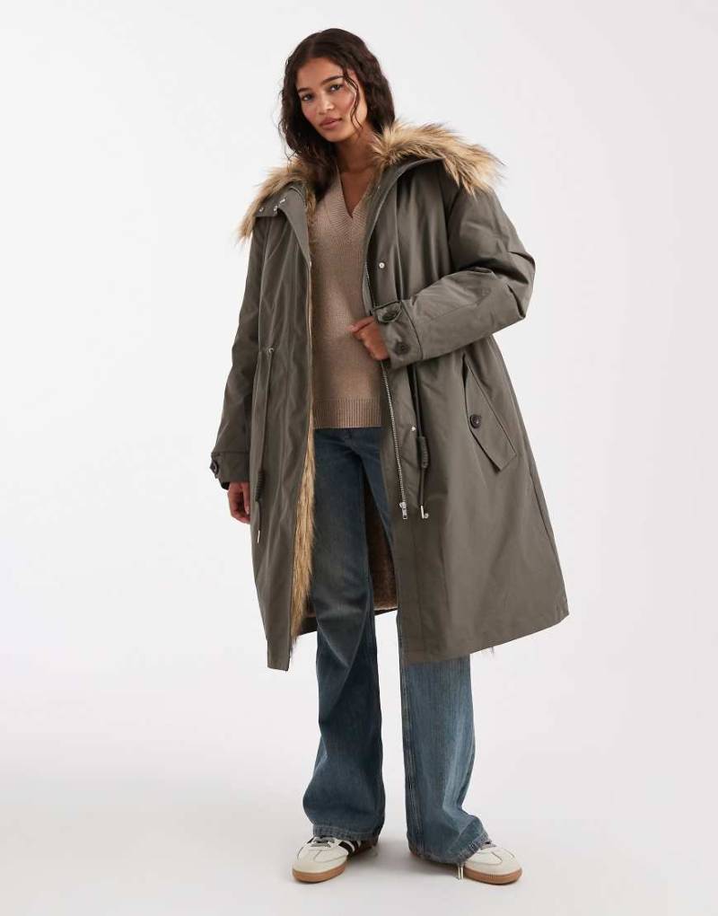 ASOS DESIGN - Oversize-Parka mit Kunstpelzbesatz in Khaki-Grün von ASOS DESIGN