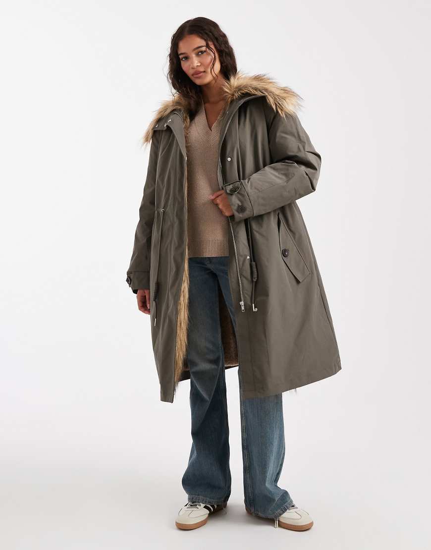 ASOS DESIGN - Oversize-Parka mit Kunstpelzbesatz in Khaki-Grün von ASOS DESIGN