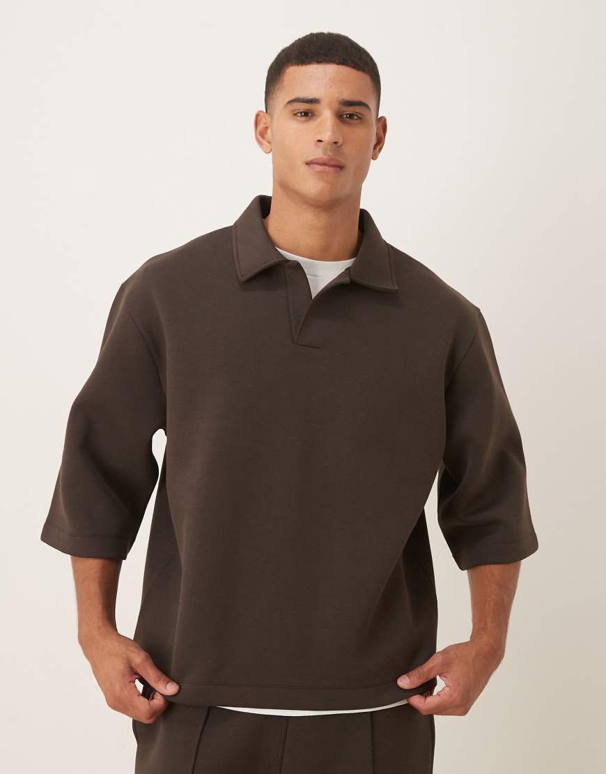 ASOS DESIGN - Oversize-Polo-Sweatshirt aus schwerem, neoprenartigem Material in Braun mit 3/4-Ärmeln-Brown von ASOS DESIGN