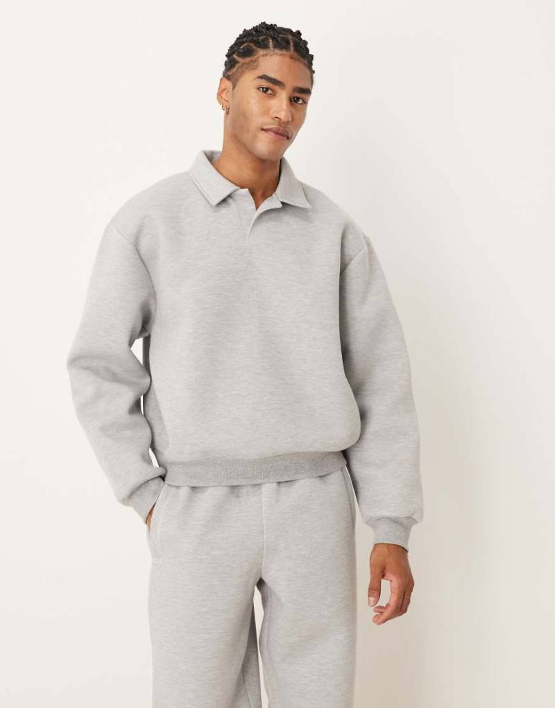 ASOS DESIGN - Oversize-Sweatshirt aus schwerem neoprenartigem Stoff in Grau mit Polokragen von ASOS DESIGN