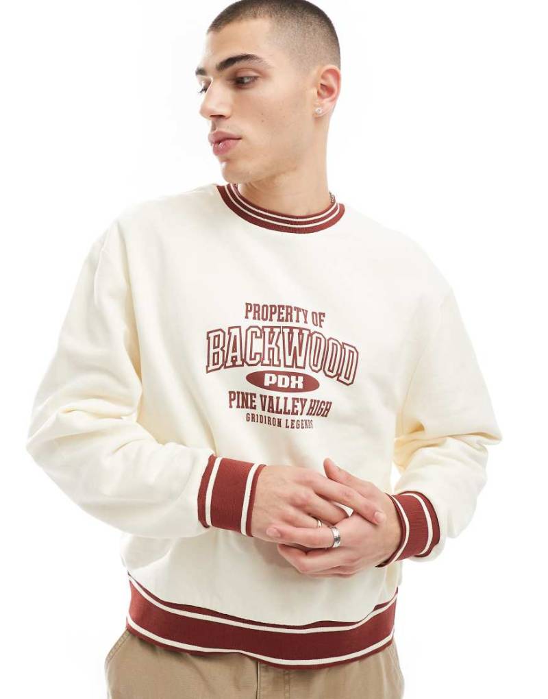 ASOS DESIGN - Polohemd in Beige mit College-Print und roter Paspelierung-Neutral von ASOS DESIGN