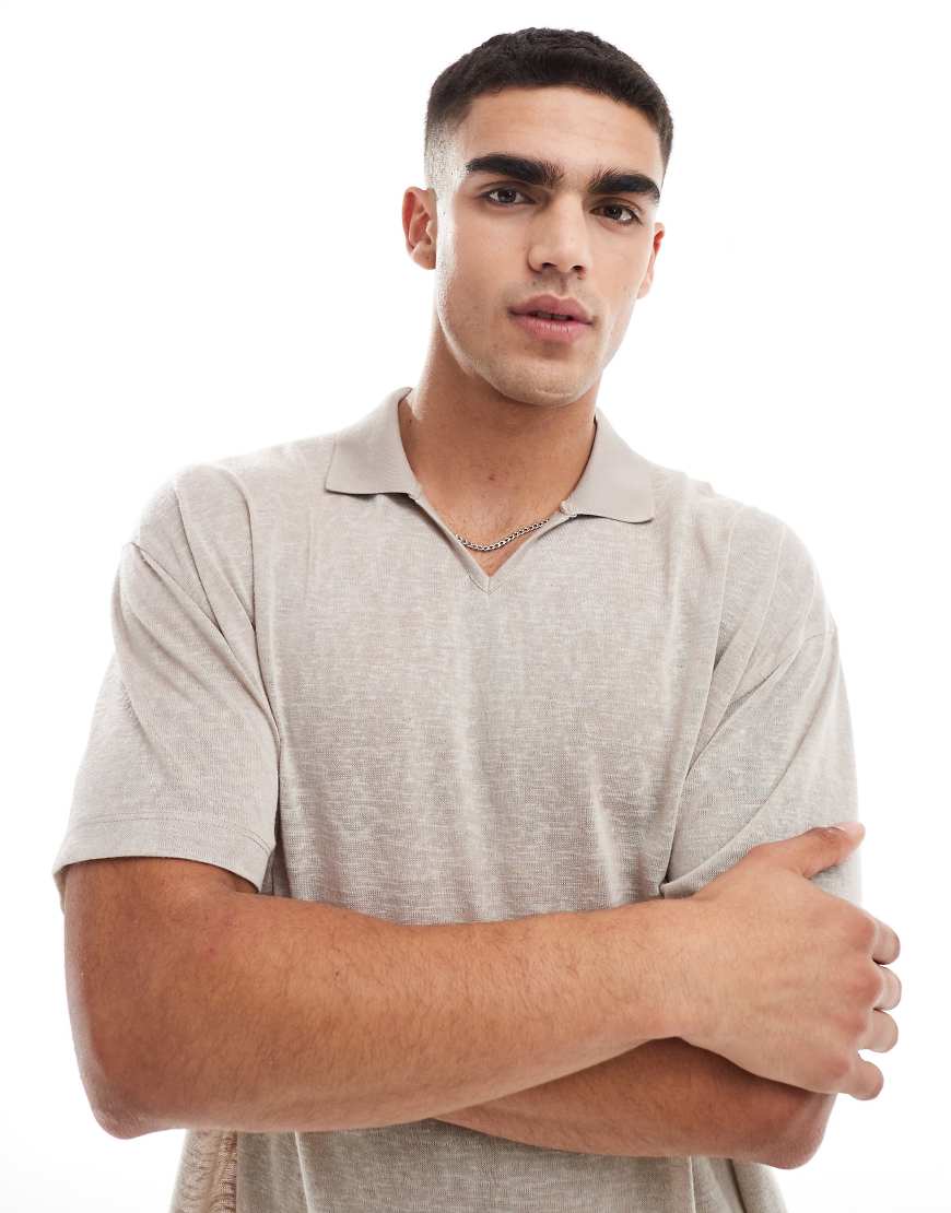 ASOS DESIGN - Oversize-Polohemd in Steinbeige mit V-Ausschnitt-Neutral von ASOS DESIGN