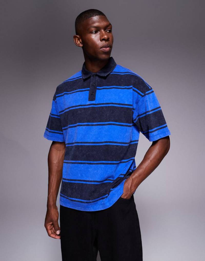 ASOS DESIGN - Oversize-Polohemd in gewaschenem Blau mit Streifen ASOS DESIGN - Oversize-Polohemd in gewaschenem Blau mit Streifen von ASOS DESIGN