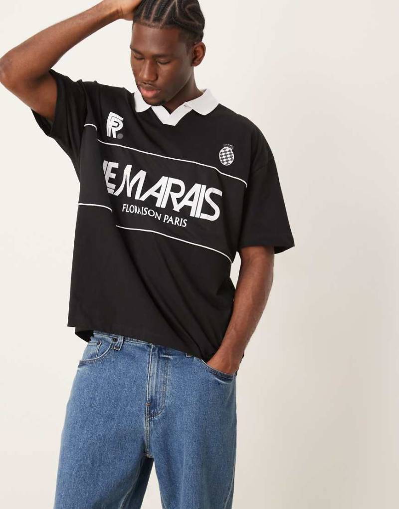 ASOS DESIGN - Oversize-Poloshirt in Schwarz mit Sportgrafik von ASOS DESIGN