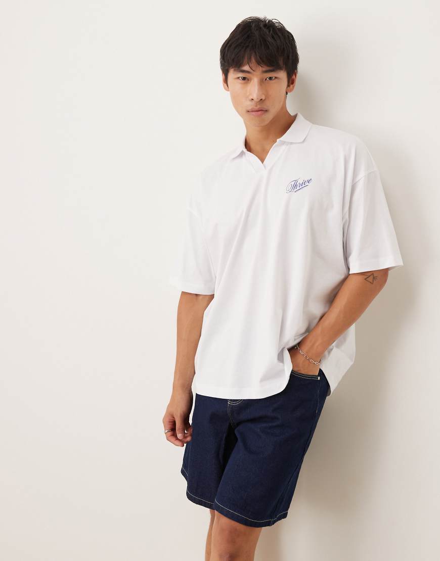ASOS DESIGN - Oversize-Poloshirt in Weiß mit Rückenprint ASOS DESIGN - Oversize-Poloshirt in Weiß mit Rückenprint von ASOS DESIGN