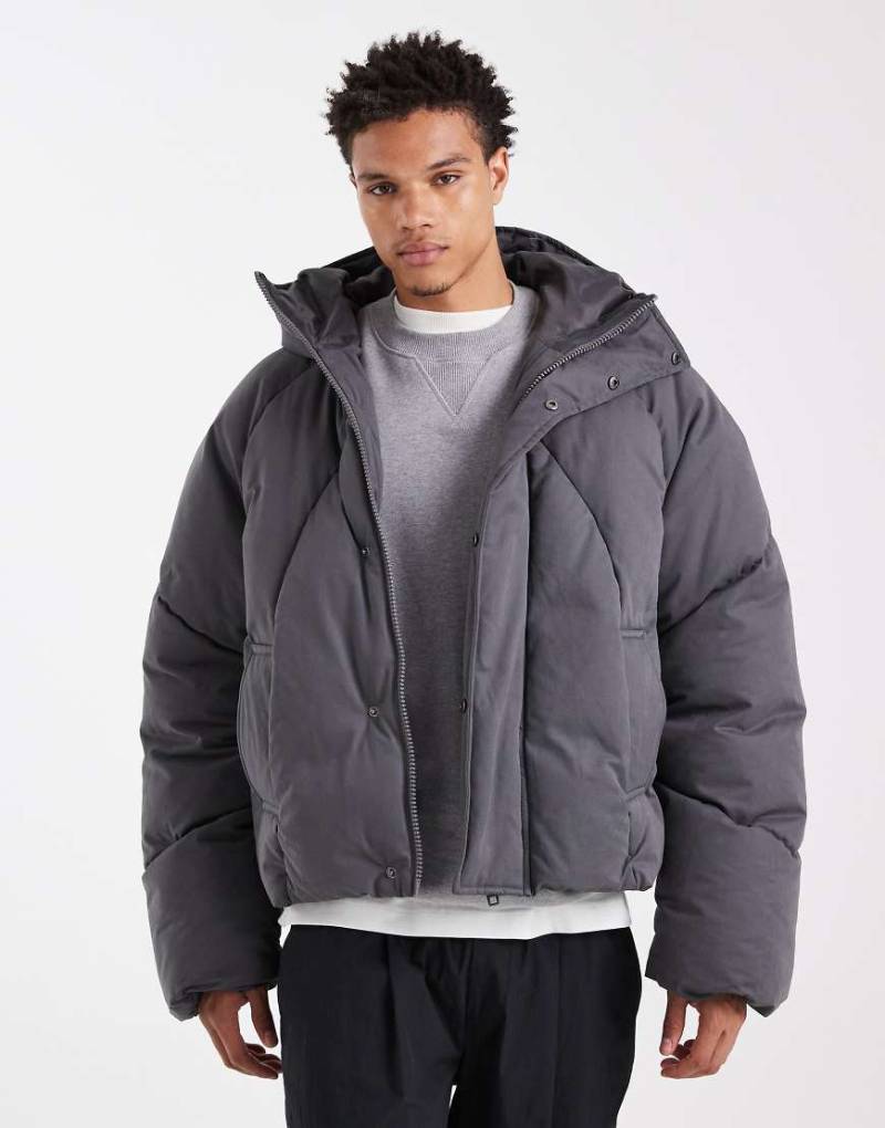ASOS DESIGN - Oversize-Pufferjacke in Grau mit Kapuze von ASOS DESIGN