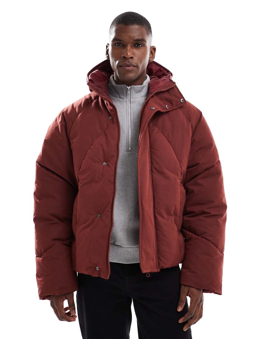 ASOS DESIGN - Oversize-Pufferjacke in Rot mit Kapuze von ASOS DESIGN