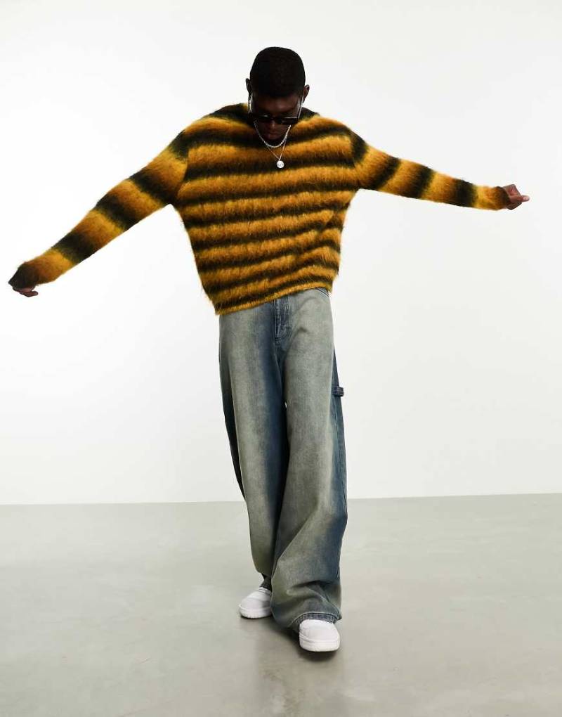 ASOS DESIGN - Oversize-Pullover aus Strick mit Streifen in Senfgelb-Orange von ASOS DESIGN