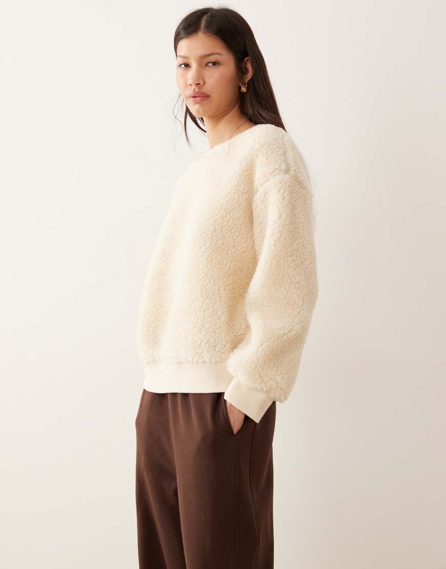 ASOS DESIGN - Oversize-Pullover aus Teddyfell in Cremeweiß von ASOS DESIGN