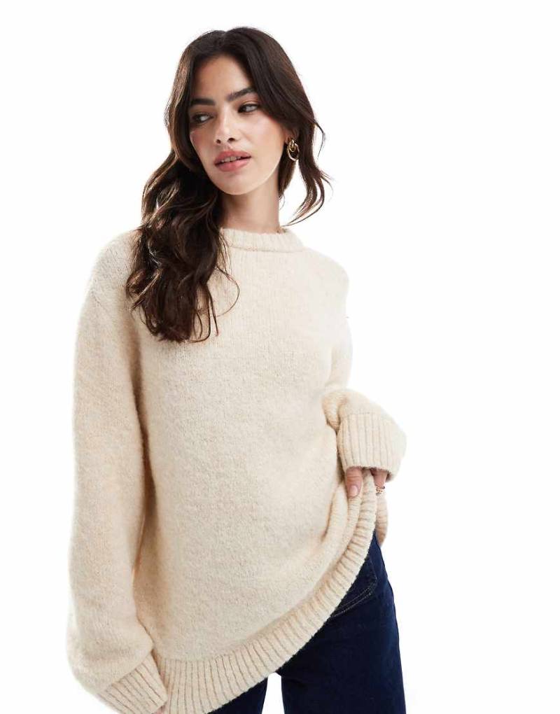 ASOS DESIGN - Oversize-Pullover aus Wollmix-Grobstrick in Ecru mit Rundhalsausschnitt-Gelb von ASOS DESIGN