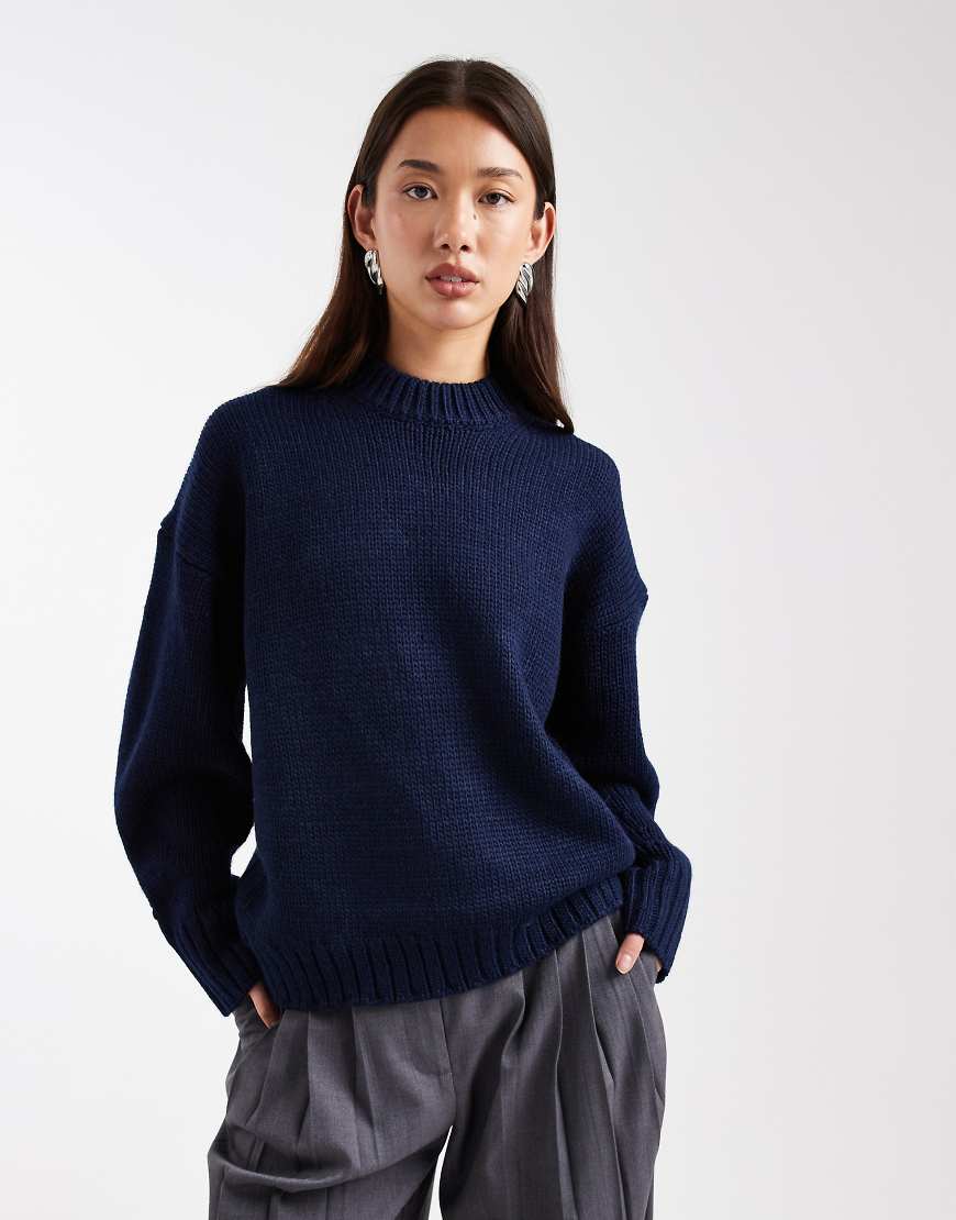 ASOS DESIGN - Super-Oversize-Pullover aus Grobstrick in Marineblau mit Rundhalsausschnitt und abgerundetem Saum von ASOS DESIGN