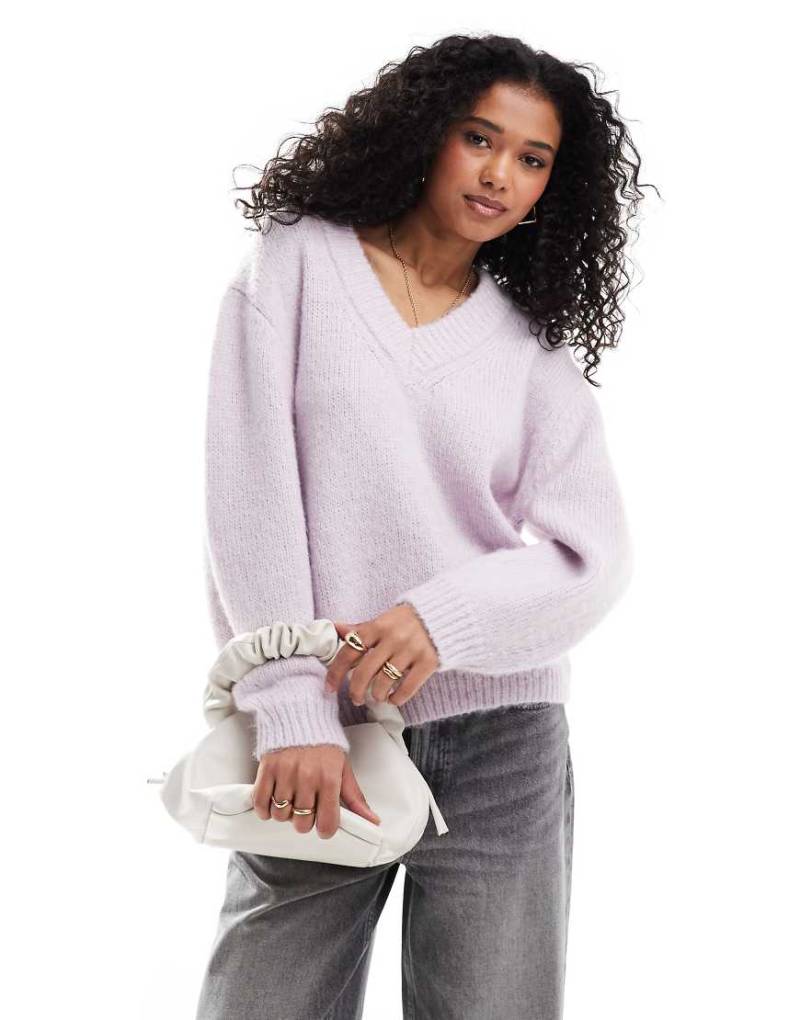 ASOS DESIGN - Oversize-Pullover in Flieder mit V-Ausschnitt-Bunt von ASOS DESIGN