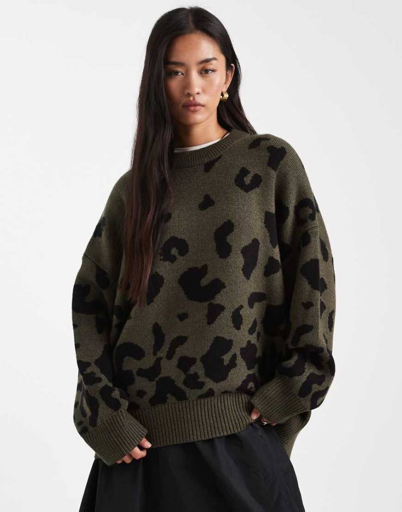 ASOS DESIGN - Oversize-Pullover in Khaki mit Leopardenmuster-Grün von ASOS DESIGN