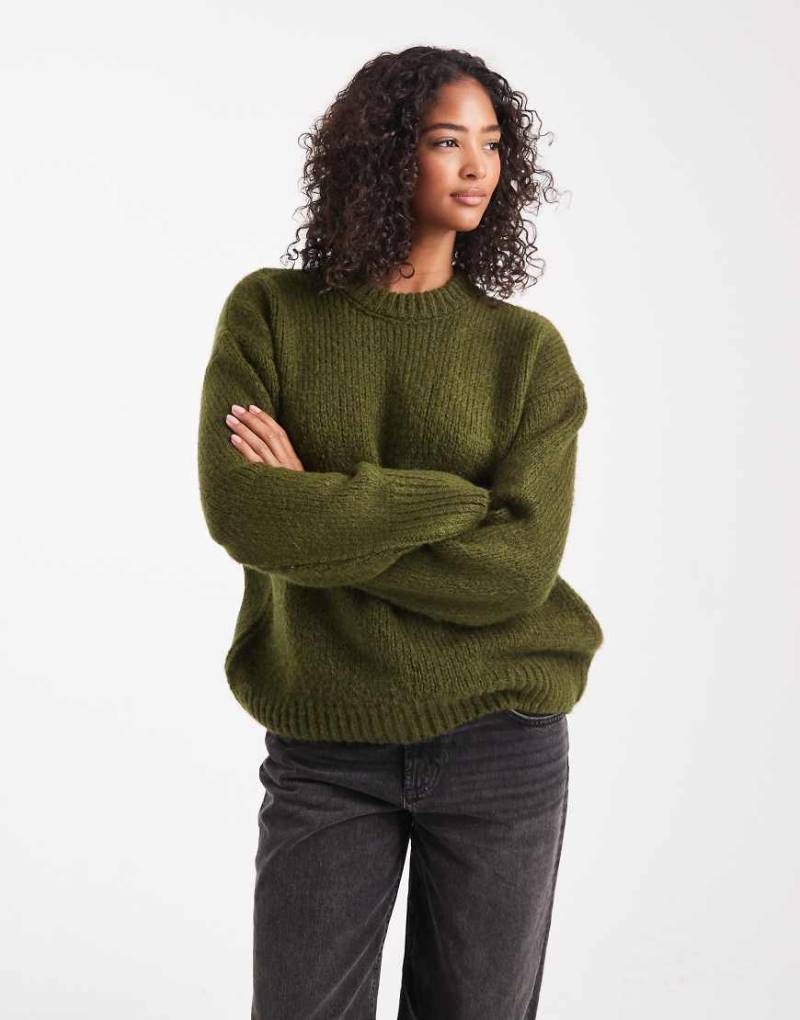 ASOS DESIGN - Oversize-Pullover in Khaki mit Rundhalsausschnitt-Grün von ASOS DESIGN