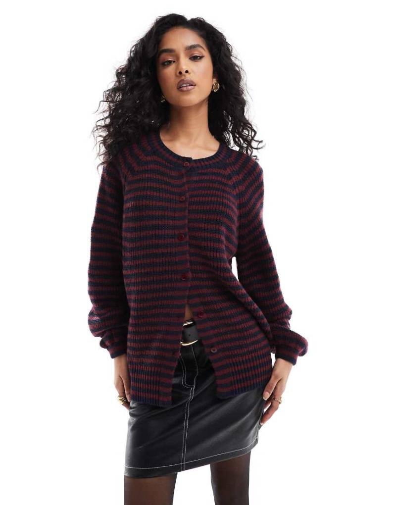 ASOS DESIGN - Oversize-Pullover mit burgunderroten und marineblauen Streifen-Bunt ASOS DESIGN - Oversize-Pullover mit burgunderroten und marineblauen Streifen-Bunt von ASOS DESIGN