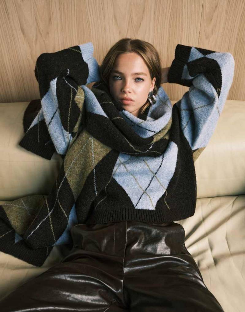 ASOS DESIGN - Oversize-Schal aus Strick mit Rauten-Karomuster in Braun/Bunt-Brown von ASOS DESIGN