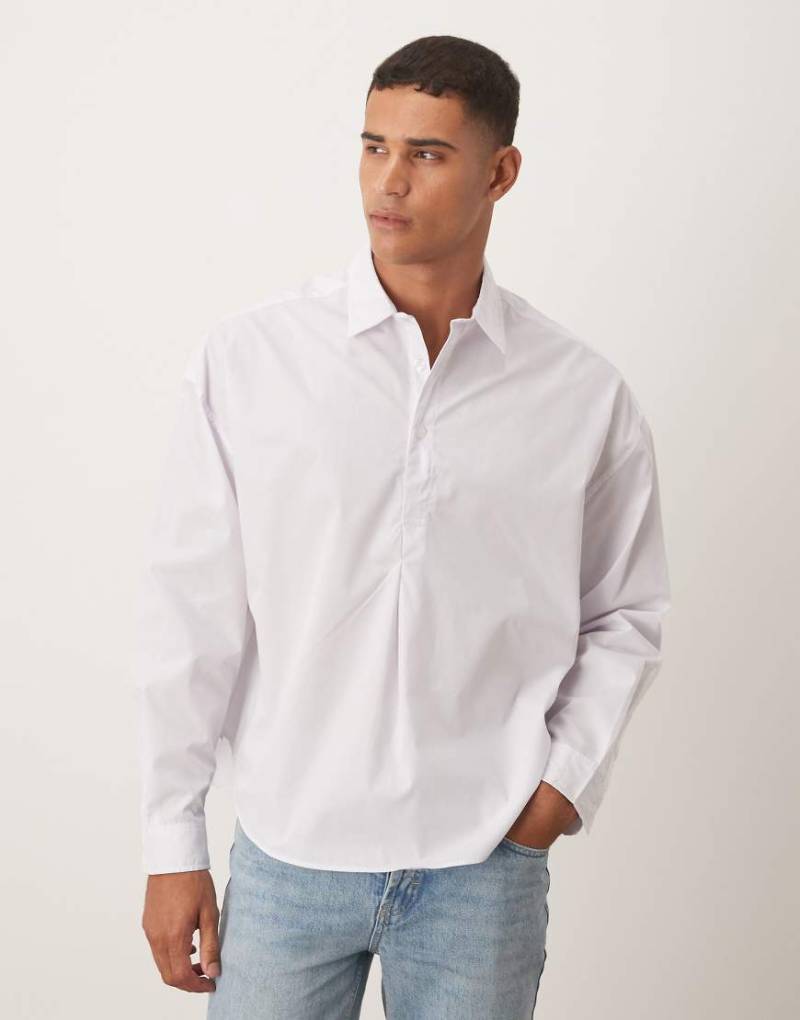 ASOS DESIGN - Oversize-Schlupfhemd aus Popeline in Weiß mit abgerundetem Saum von ASOS DESIGN
