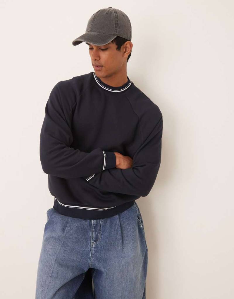 ASOS DESIGN - Oversize-Shirt in Navy mit Zierstreifen und Rundhalsausschnitt-Marineblau von ASOS DESIGN