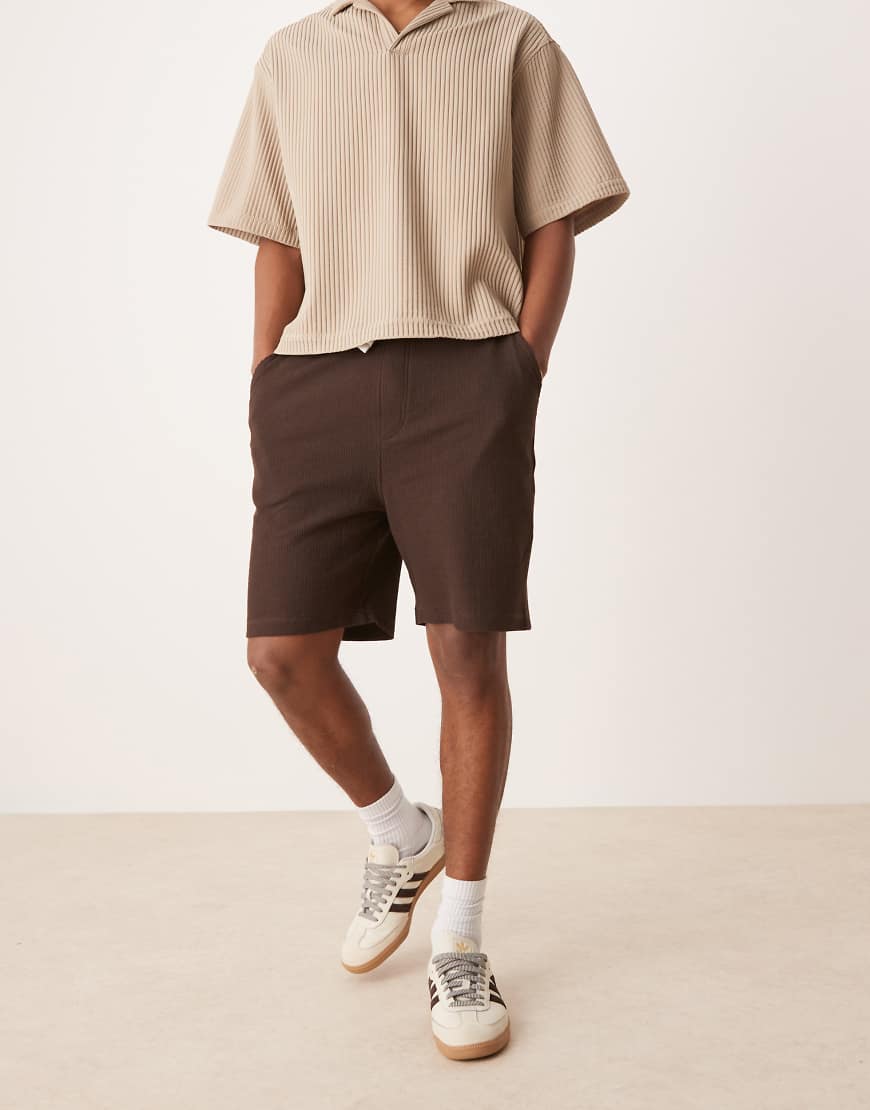 ASOS DESIGN - Oversize-Shorts in Braun mit Waffelstruktur ASOS DESIGN - Oversize-Shorts in Braun mit Waffelstruktur von ASOS DESIGN