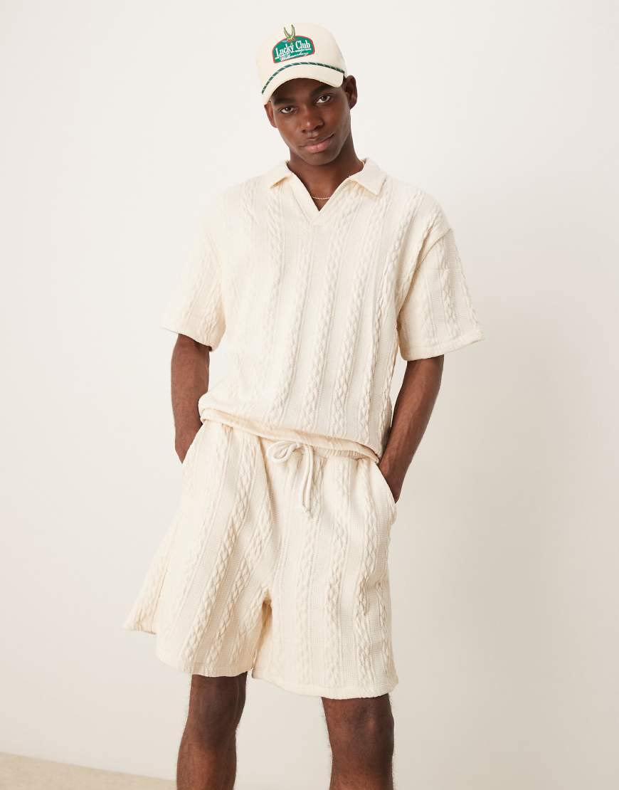 ASOS DESIGN - Oversize-Shorts in Creme mit Zopfmuster-Neutral ASOS DESIGN - Oversize-Shorts in Creme mit Zopfmuster-Neutral von ASOS DESIGN
