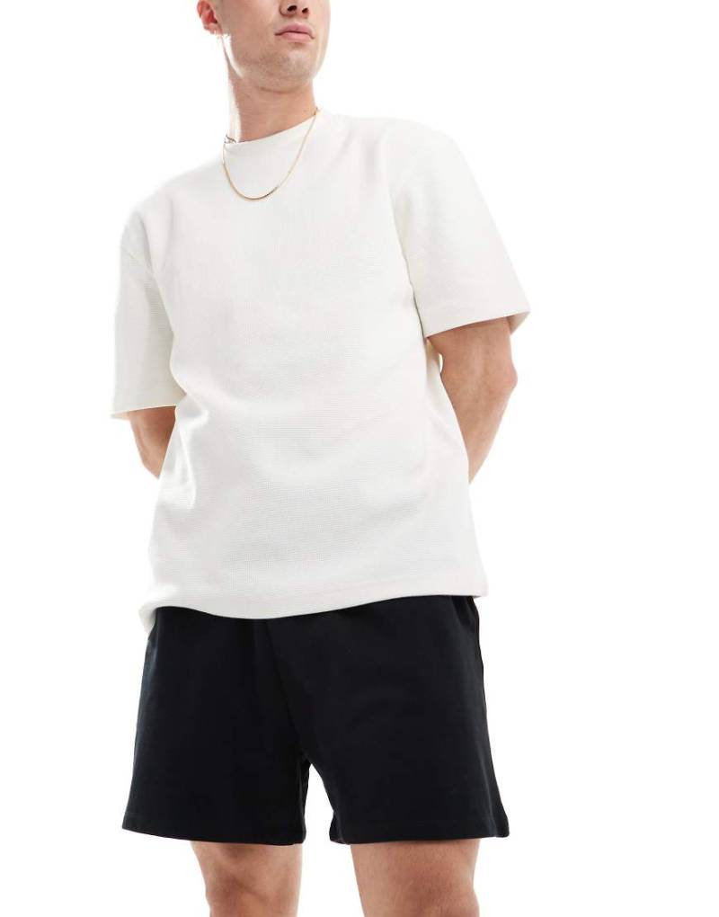 ASOS DESIGN - Oversize-Shorts in Schwarz von ASOS DESIGN