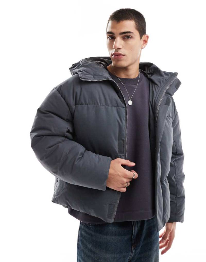 ASOS DESIGN - Oversize-Steppjacke in Grau mit Nahtdetail von ASOS DESIGN